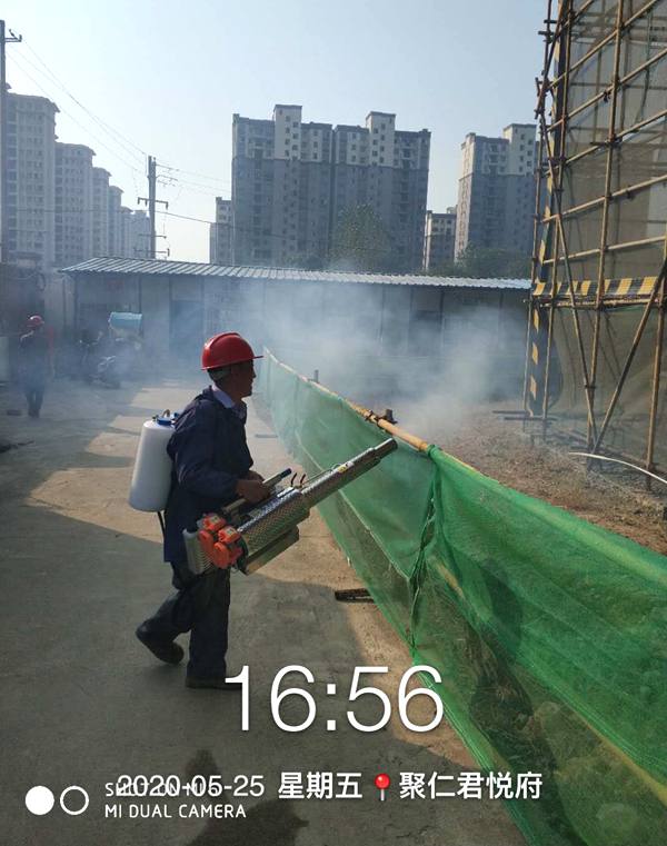 生活區(qū)、辦公區(qū)彌霧機(jī)噴灑防蚊藥水_副本.jpg